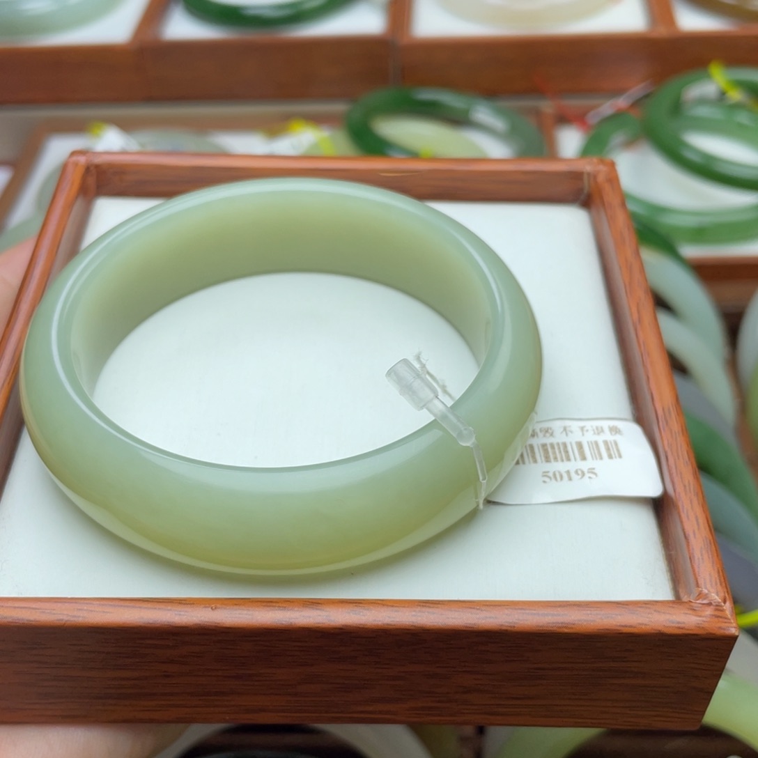 【闪购商品】和田玉手镯未镶嵌57.5