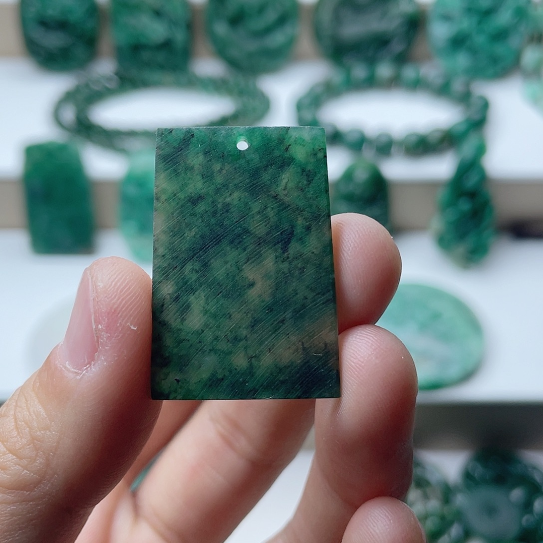 独山玉未镶嵌磨砂挂件