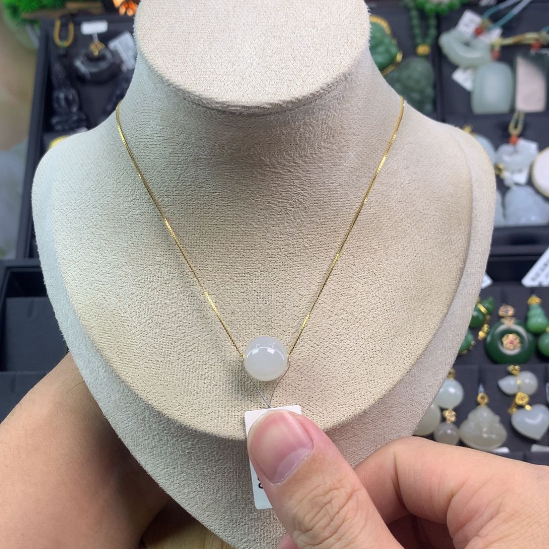 和田玉吊坠18K金镶嵌