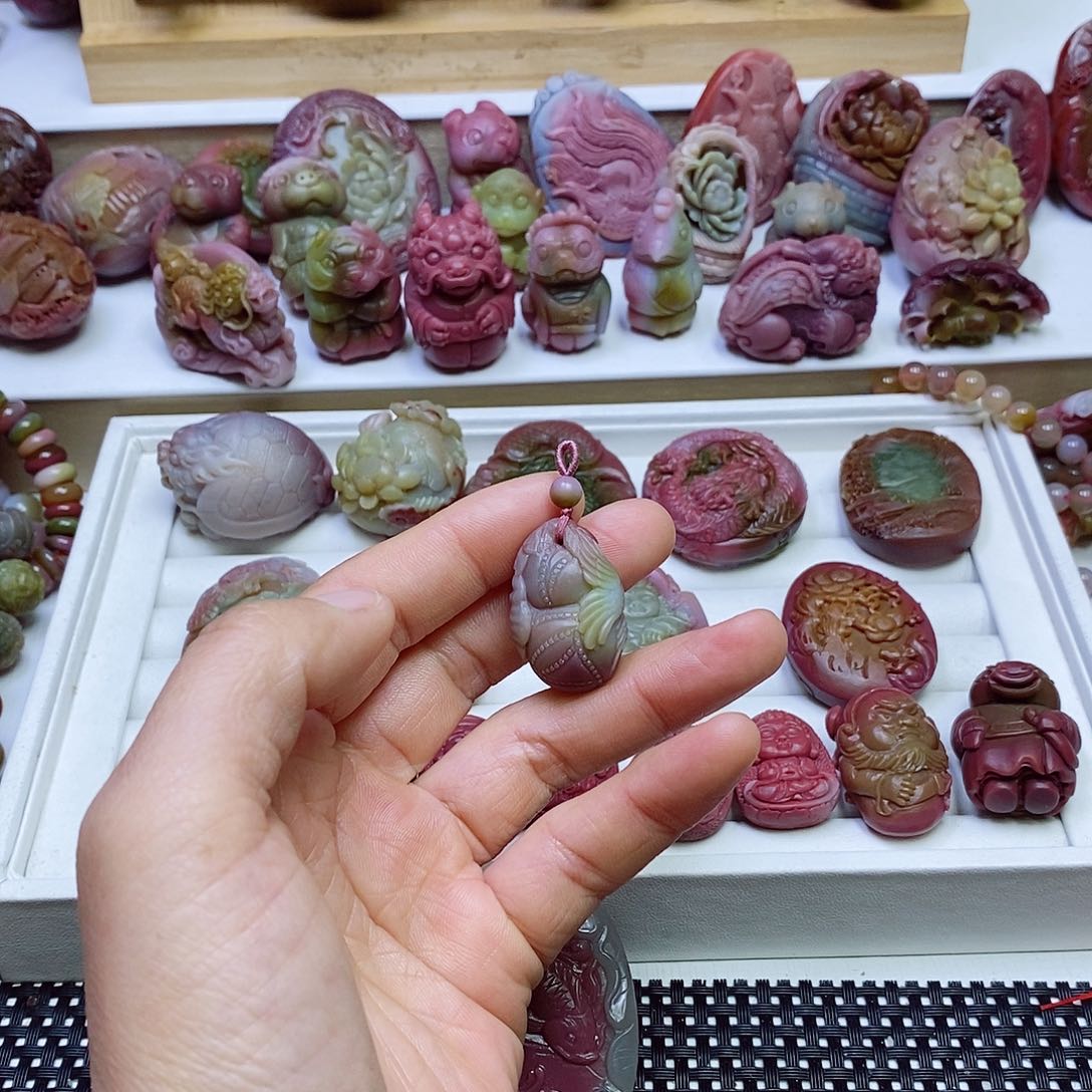 玛瑙/玉髓盐源玛瑙吊坠未镶嵌