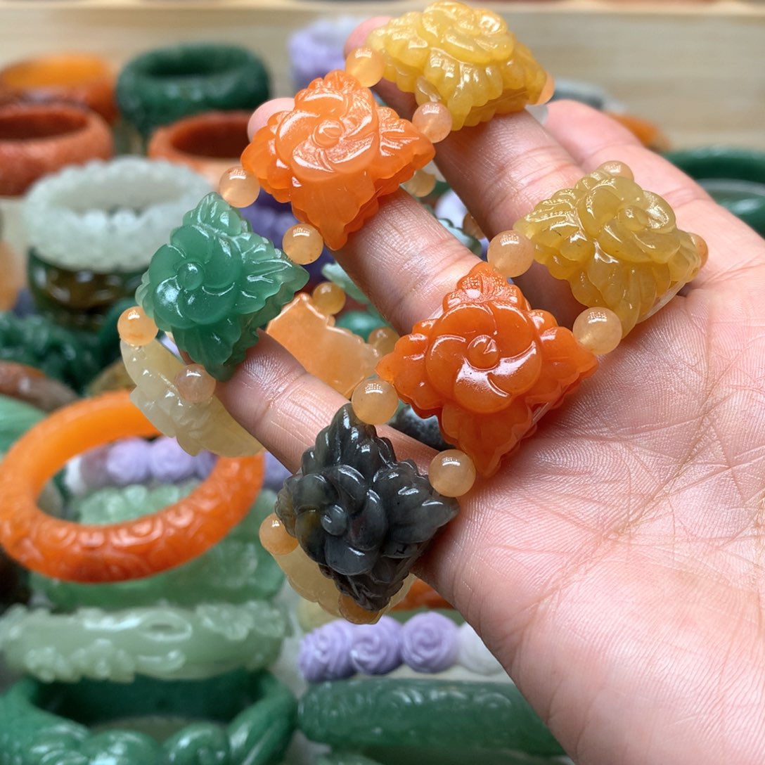 未镶嵌手镯石英质玉樰*