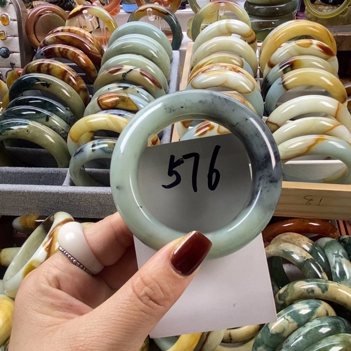 蛇纹石玉未镶嵌手镯52.8（微微色线）