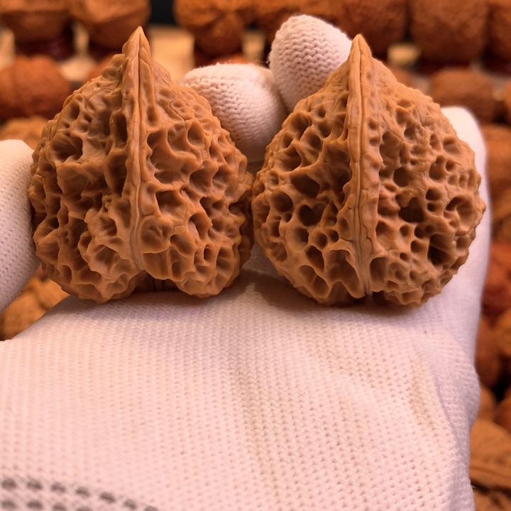 文玩核桃吊坠余***性13哦哦哦哦