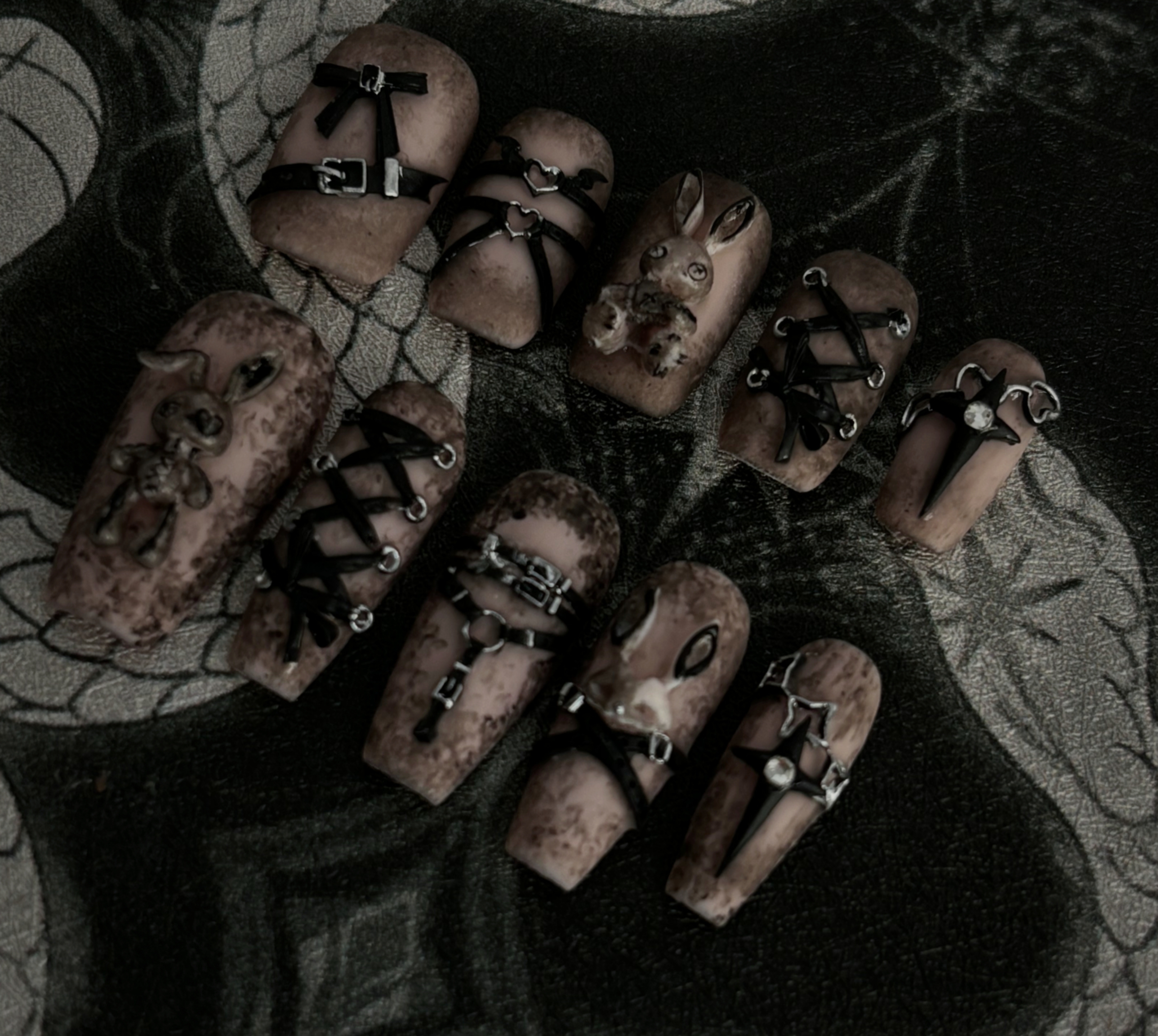 SY【脏脏兔】纯手工穿戴甲粉色朋克风兔子暗黑废土风兔子