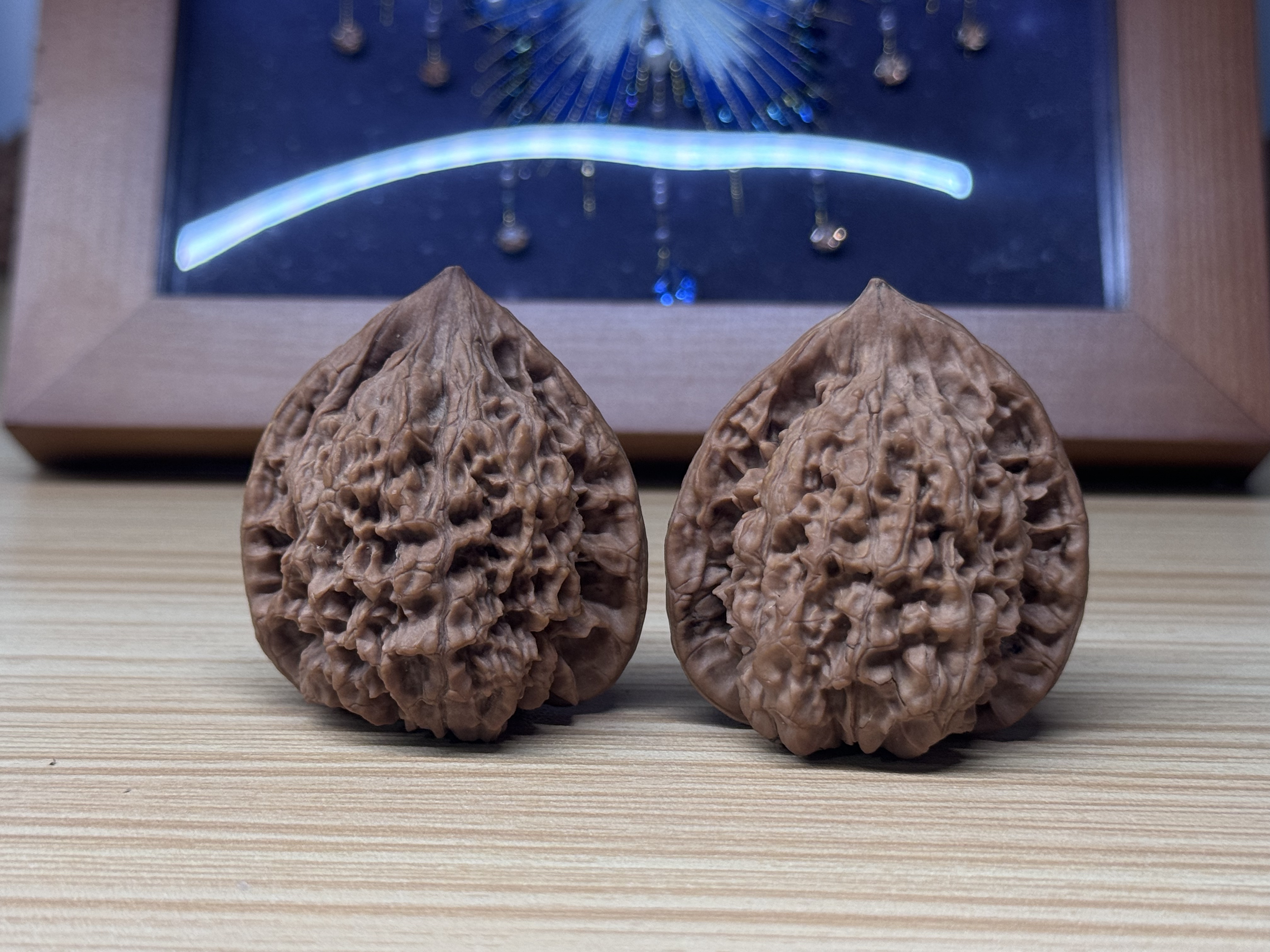 王勇官帽文玩核桃(边42mm高46mm)