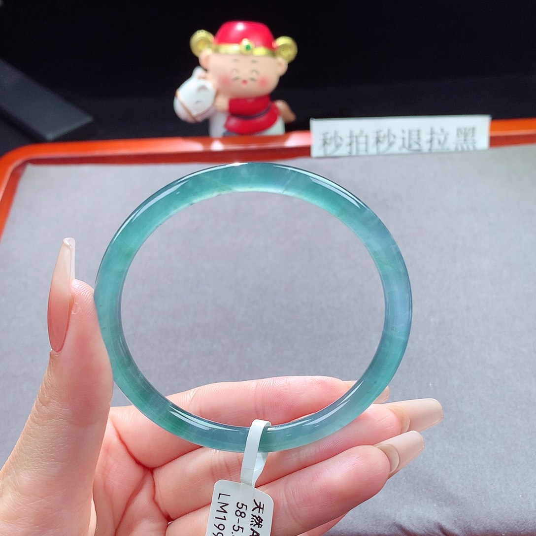 翡翠手镯未镶嵌天然