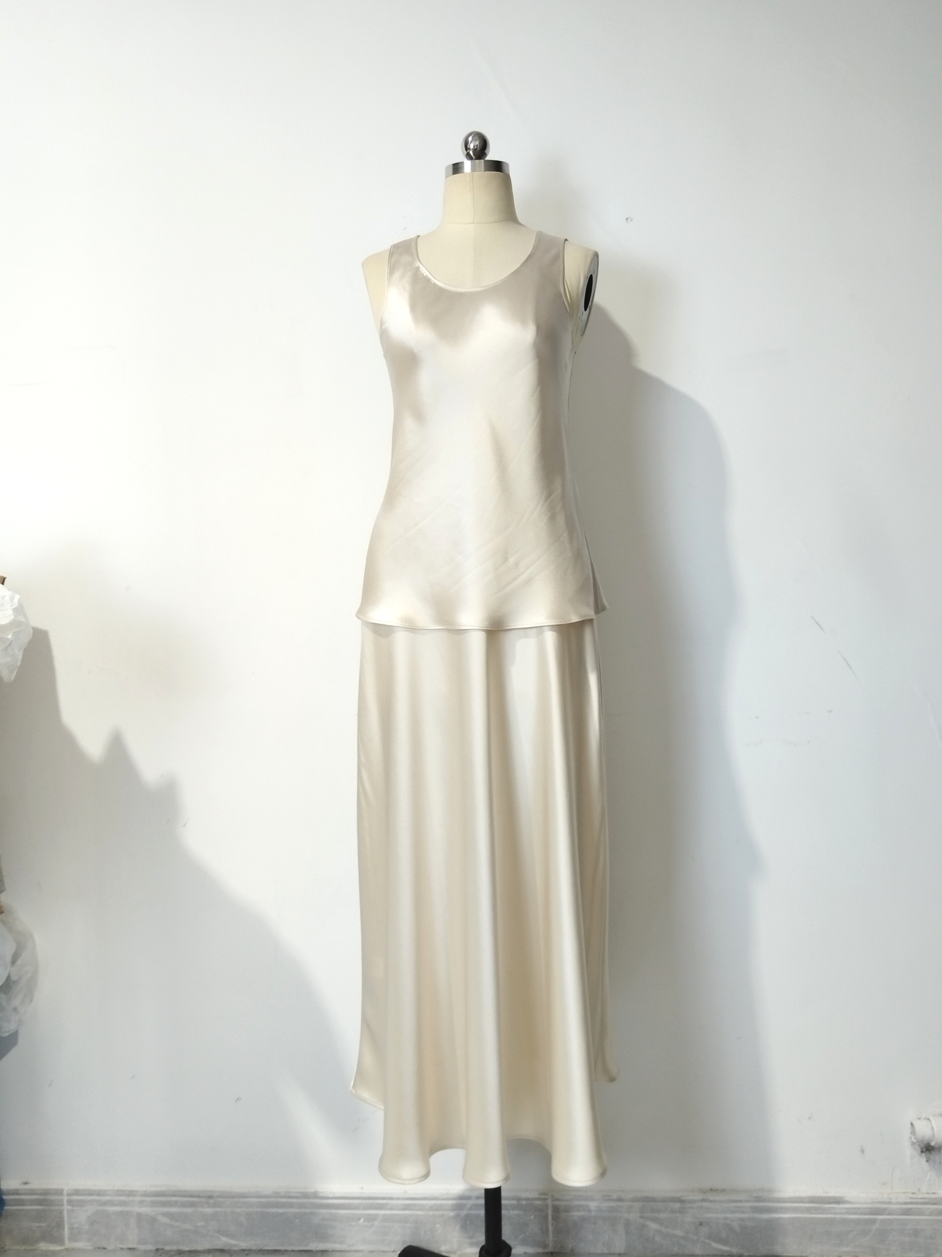 斜裁显瘦背心上衣