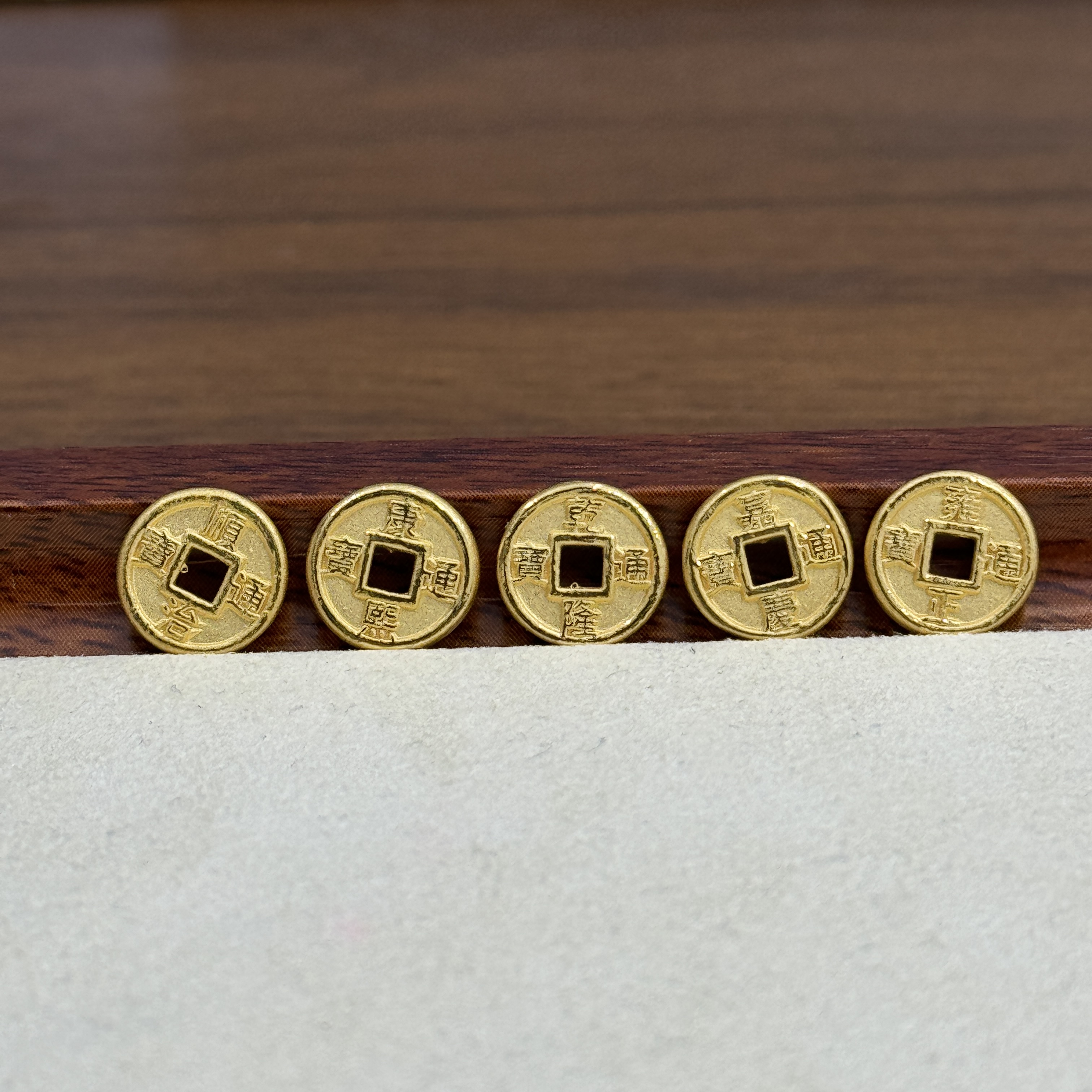 黄金足金999大版10mm五帝币DP1627-02700