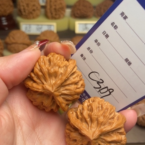 赵***鹏吊坠文玩核桃三棱帝王