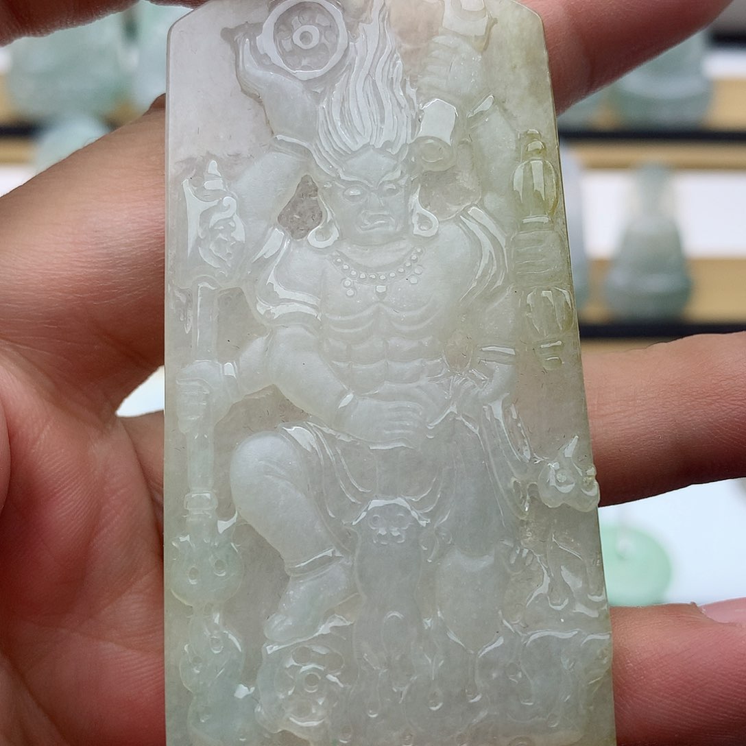 翡翠颈饰未镶嵌不动明王