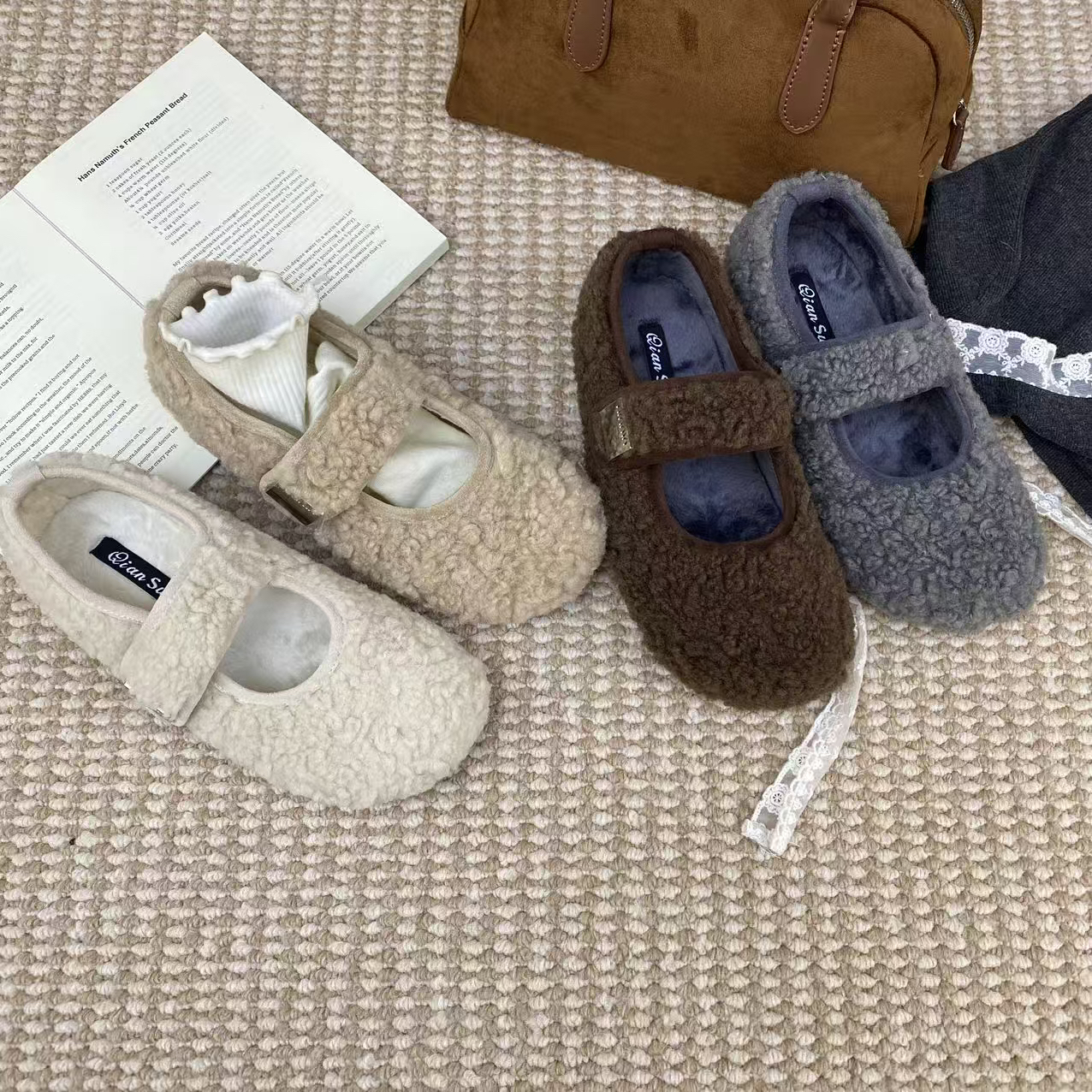 平底羊羔毛女鞋2025新款百搭秋冬季魔术贴豆豆单鞋