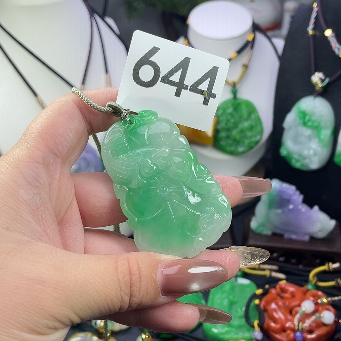 翡翠未镶嵌吊坠(赠链)