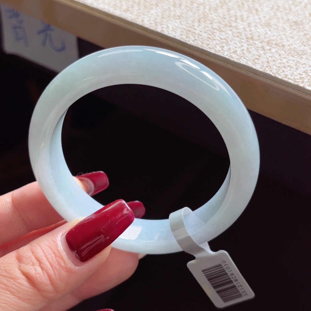 翡翠手镯未镶嵌手镯