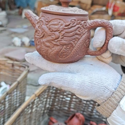 库存微瑕紫砂壶一个