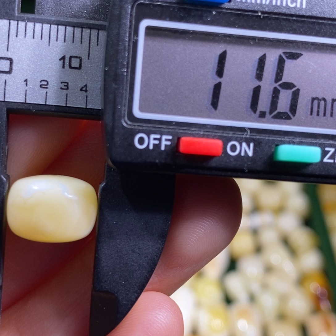 蜜蜡未镶嵌裸石配饰