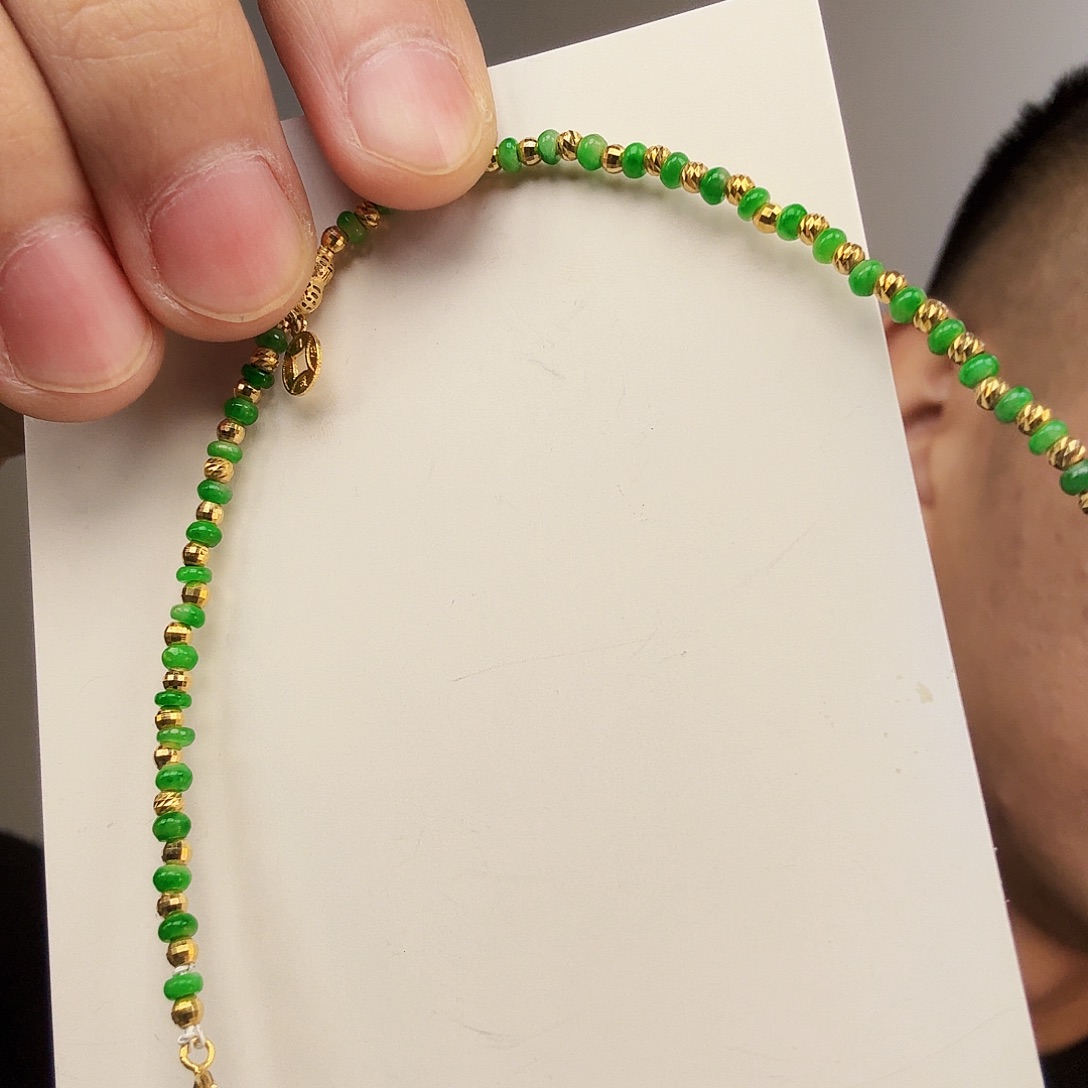 翡翠18K金镶嵌颈饰一件