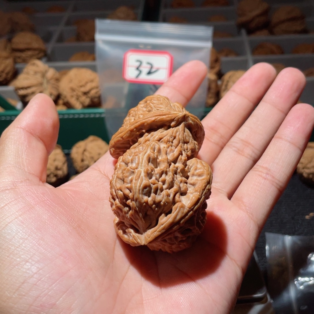 桃核把件B*41天残三角白