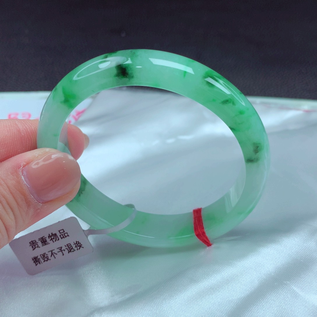 翡翠手镯未镶嵌手镯88