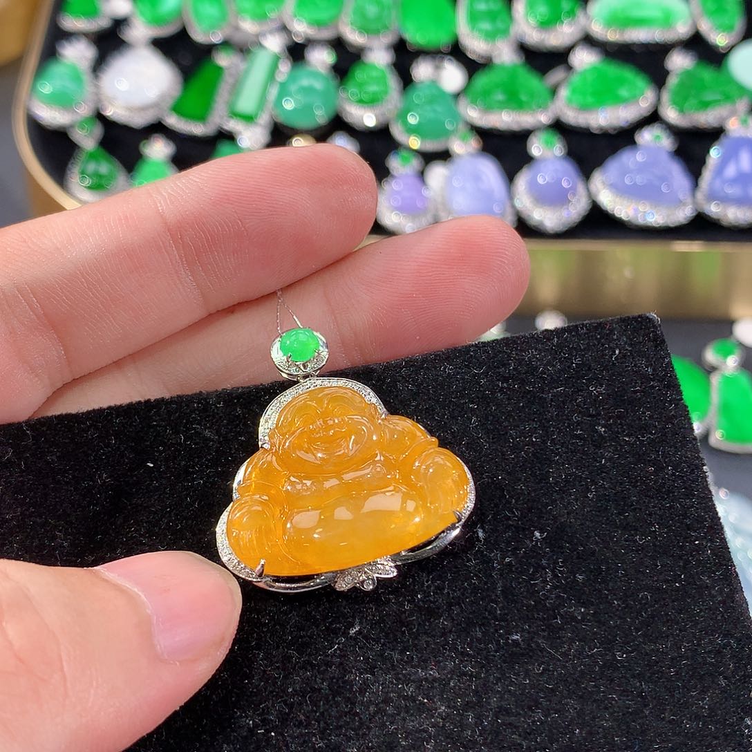 翡翠18K金镶嵌颈饰