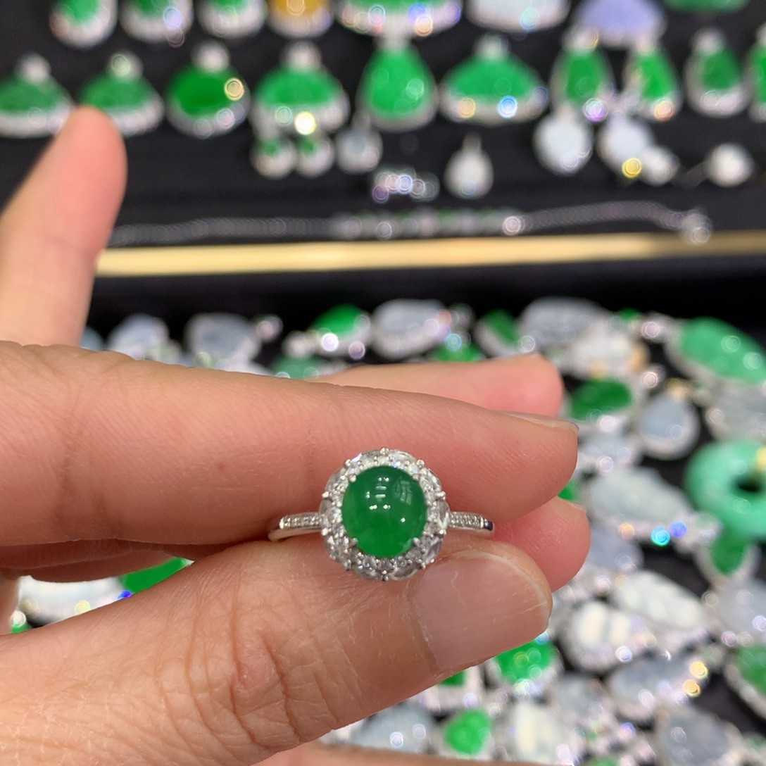 翡翠18K金镶嵌戒指