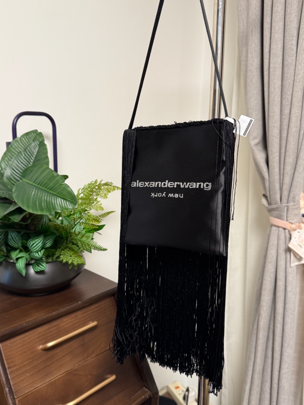 95新 Alexander McQueen/亚历山大·麦昆 牙牙 缎面流苏新款单肩包