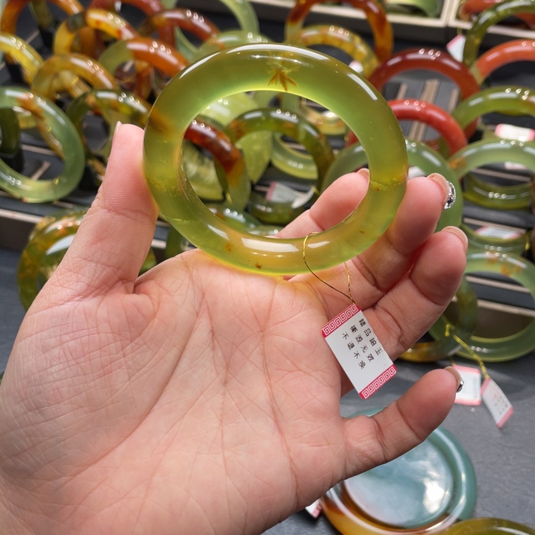 蛇纹石玉手镯未镶嵌