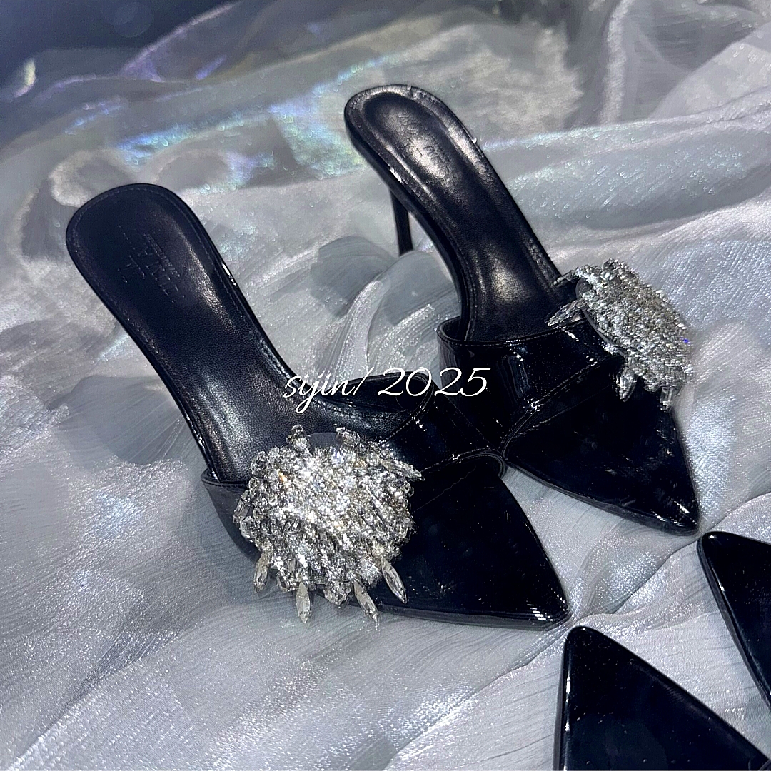 新款尖头水钻一字带凉鞋女细跟露趾高跟半拖鞋外穿时尚百搭