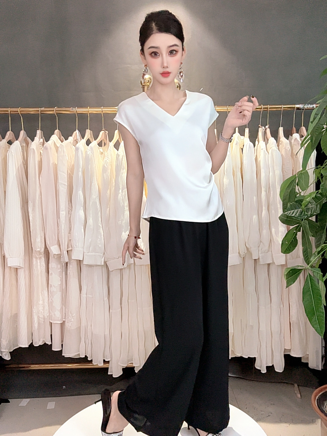 【两件套】时尚套装2025夏季新款休闲减龄上衣+休闲阔腿裤套装M550