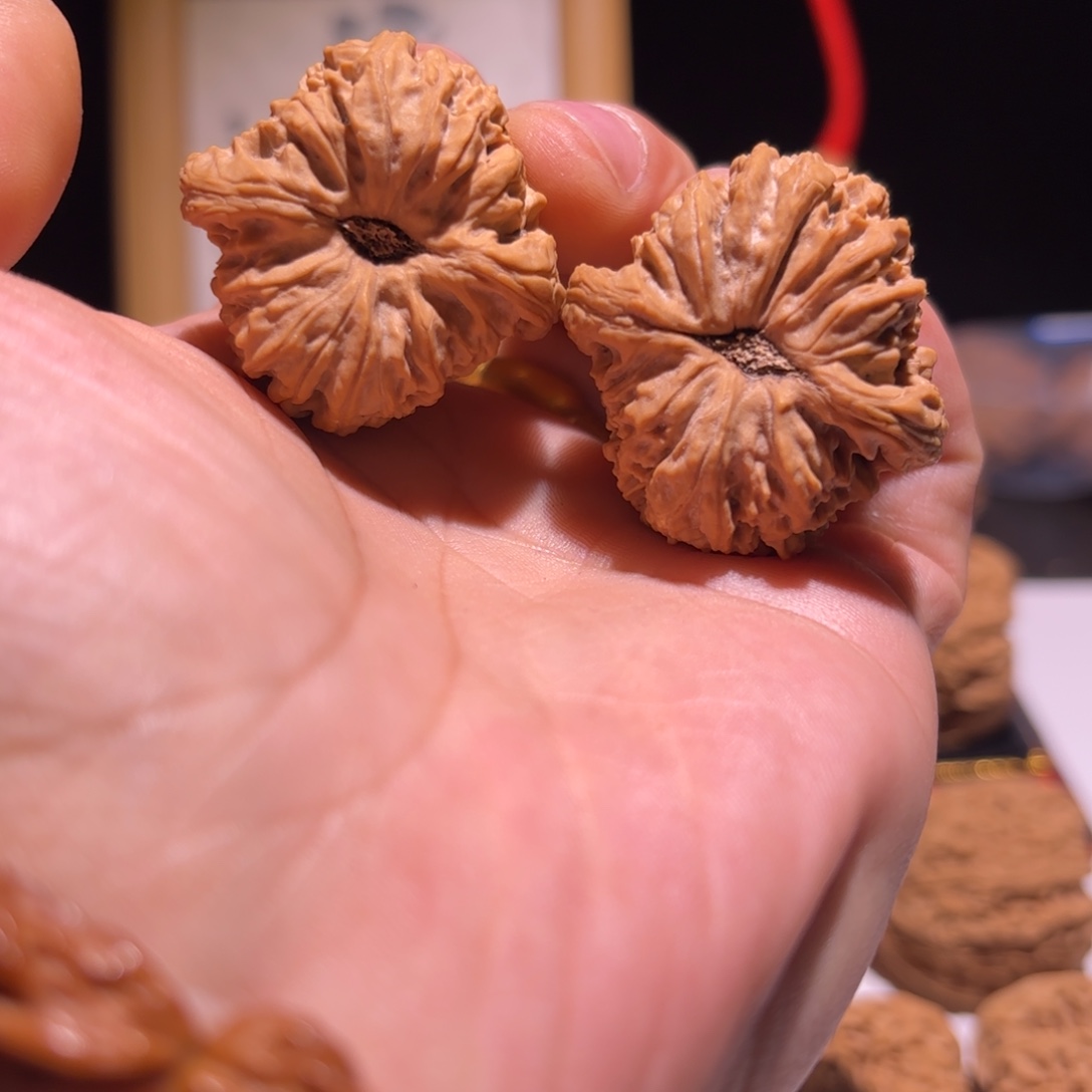 桃核吊坠南将35凹底有黄