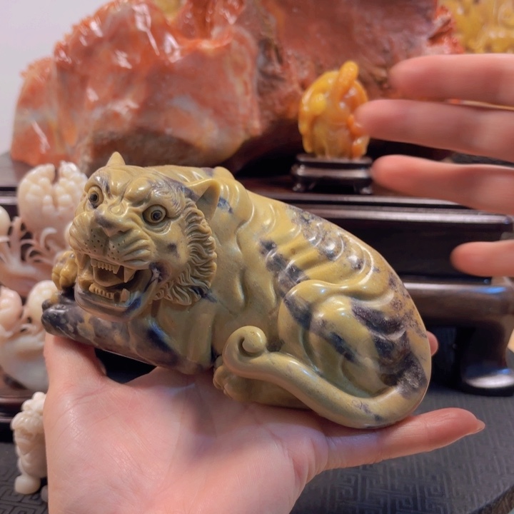 寿山石虎虎生威的摆件