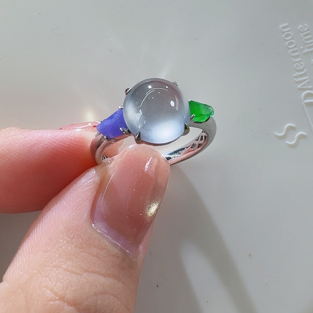 翡翠颈饰18K金镶嵌哞****猫戒指