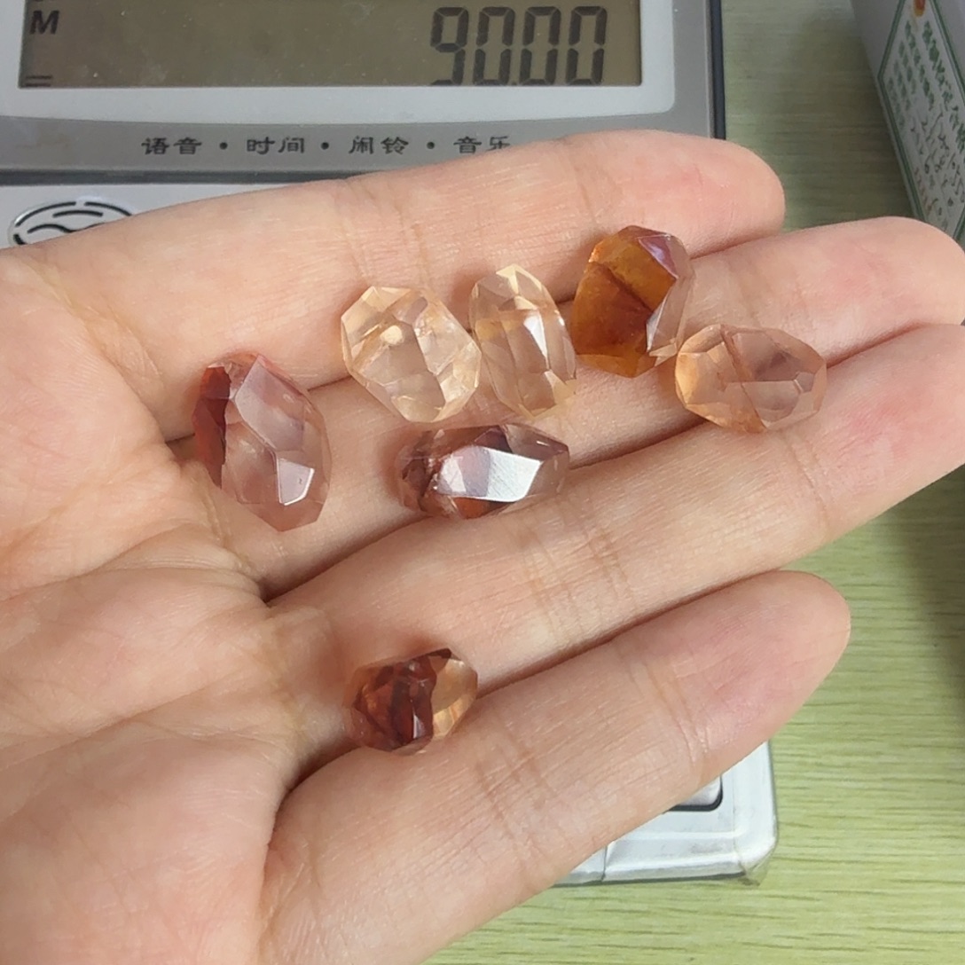 未镶嵌水晶珠宝半成品7颗胶花随行打孔非假不退换