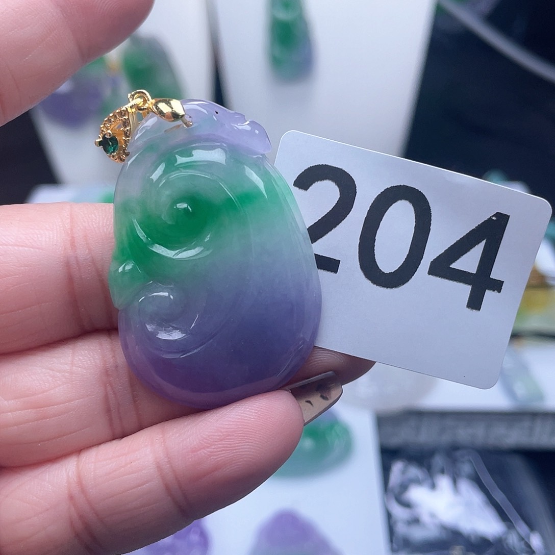 翡翠吊坠(赠链)未镶嵌