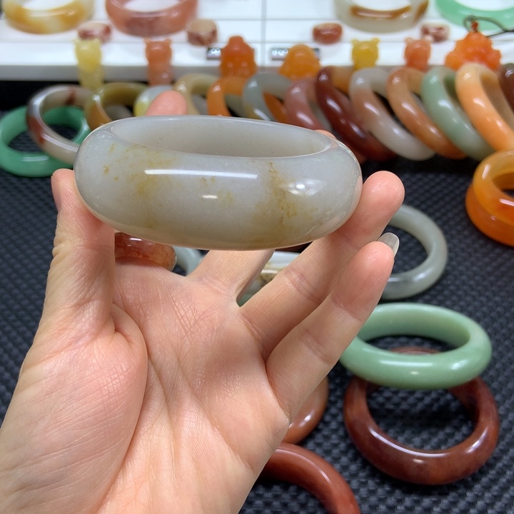 石英质玉未镶嵌手镯