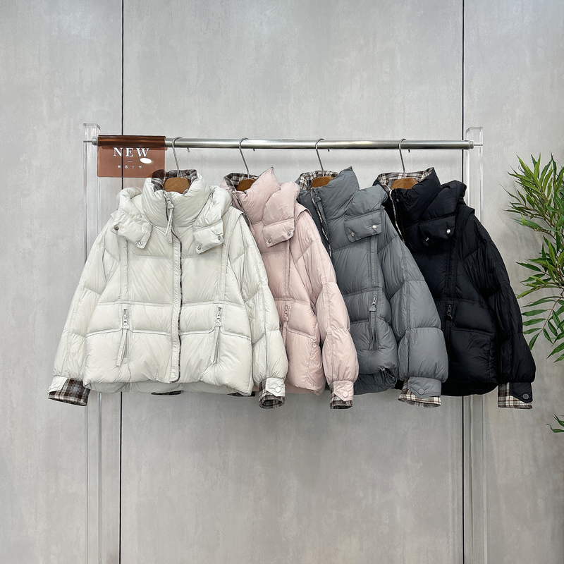 格子拼接短款羽绒服女冬季新款小个子巨好看的连帽白鸭绒外套8526
