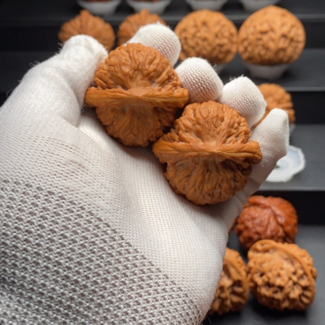 文玩核桃把件路****慢核为贵