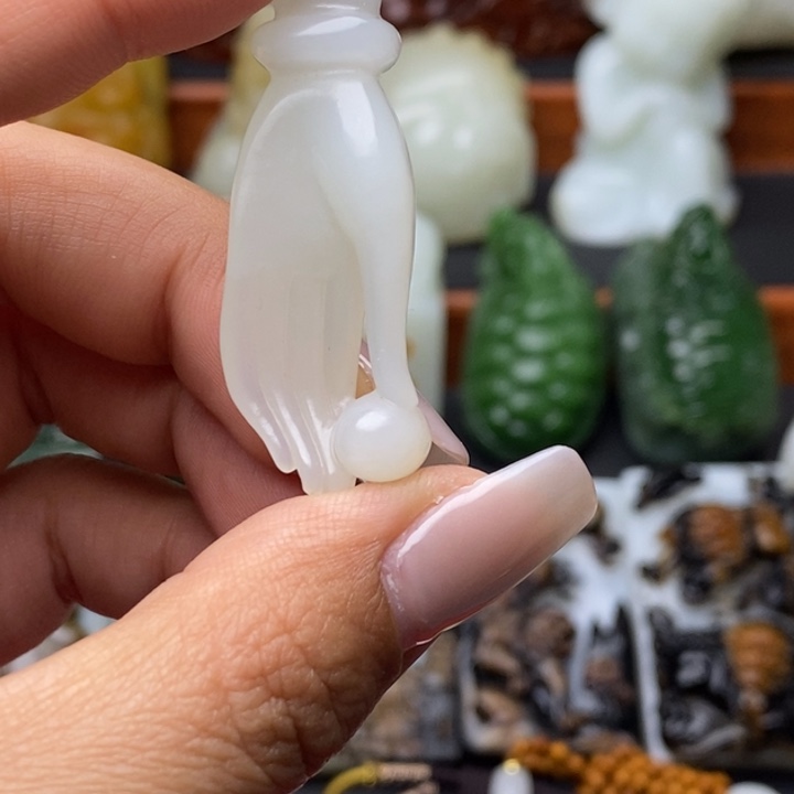 和田玉未镶嵌把件