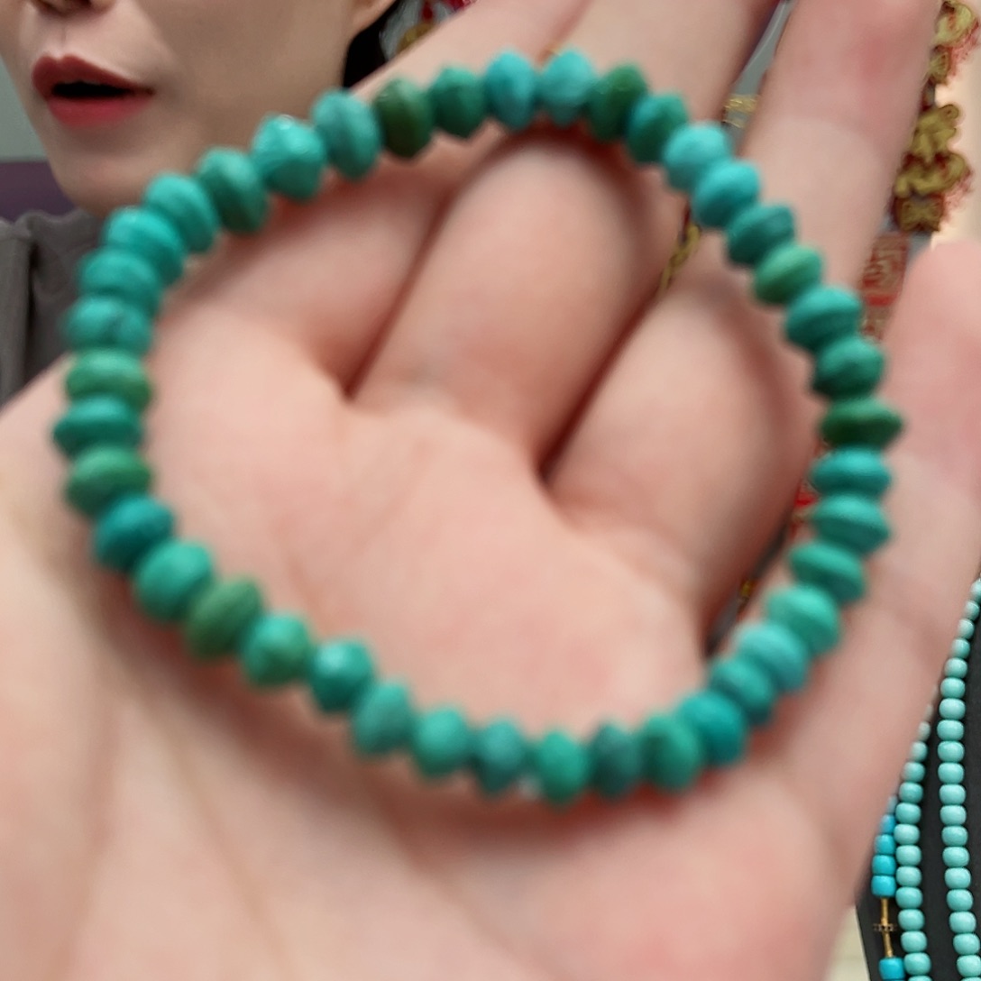 绿松石颈饰未镶嵌