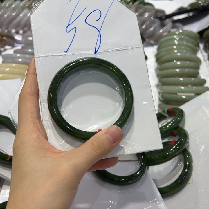 金***子和田玉未镶嵌手镯