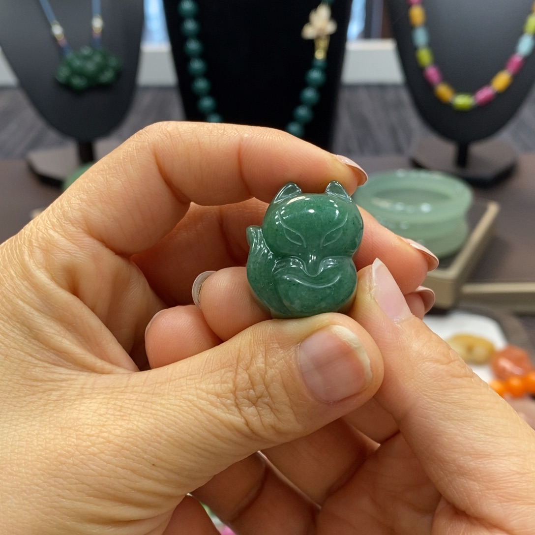 晗***贝石英岩玉未镶嵌手链
