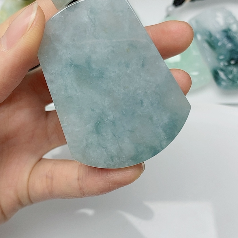 【闪购商品】翡翠颈饰未镶嵌            
