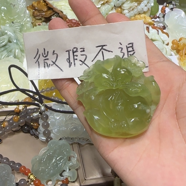 蛇纹石玉吊坠未镶嵌
