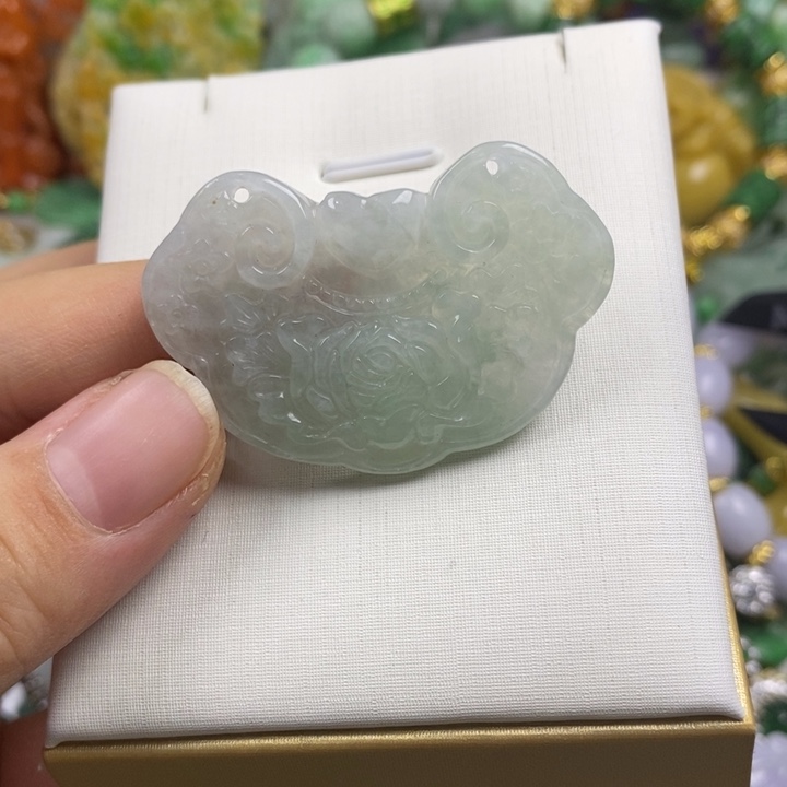 翡翠未镶嵌吊坠(赠链)
