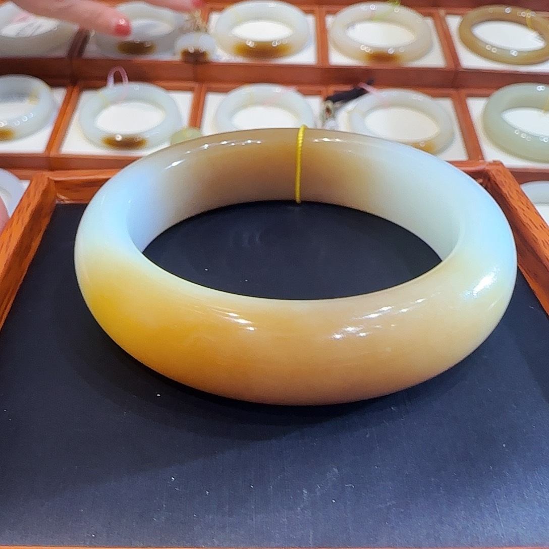 和田玉手镯未镶嵌且末天地糖52 53 54