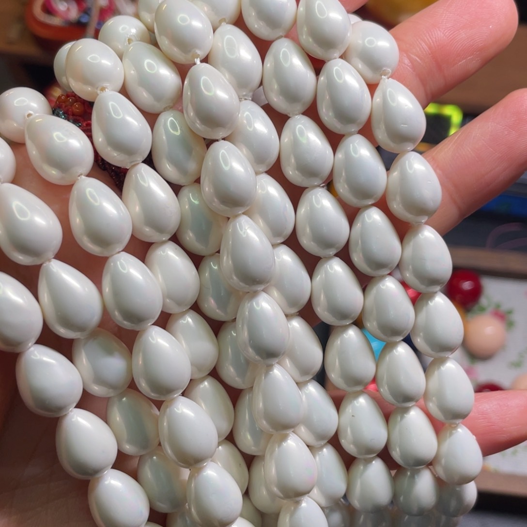 10*14奶油炫彩水滴形贝珠一条