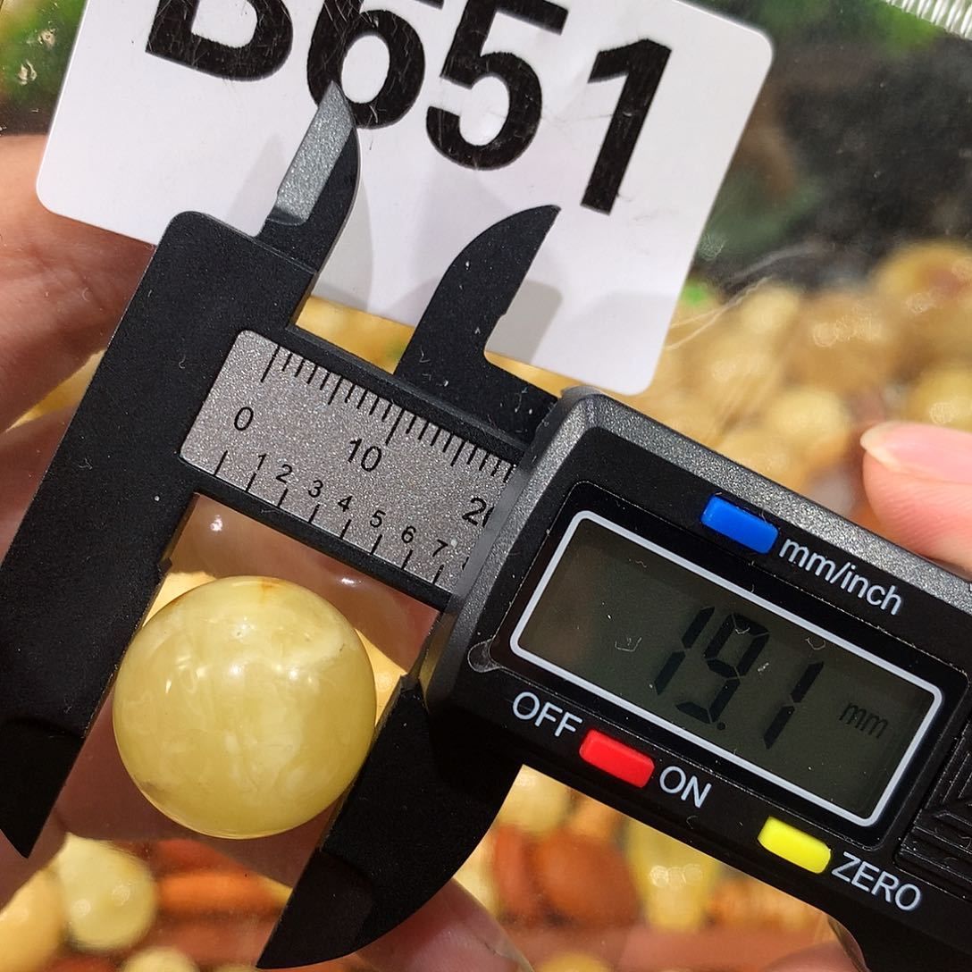 未镶嵌琥珀珠宝奇石