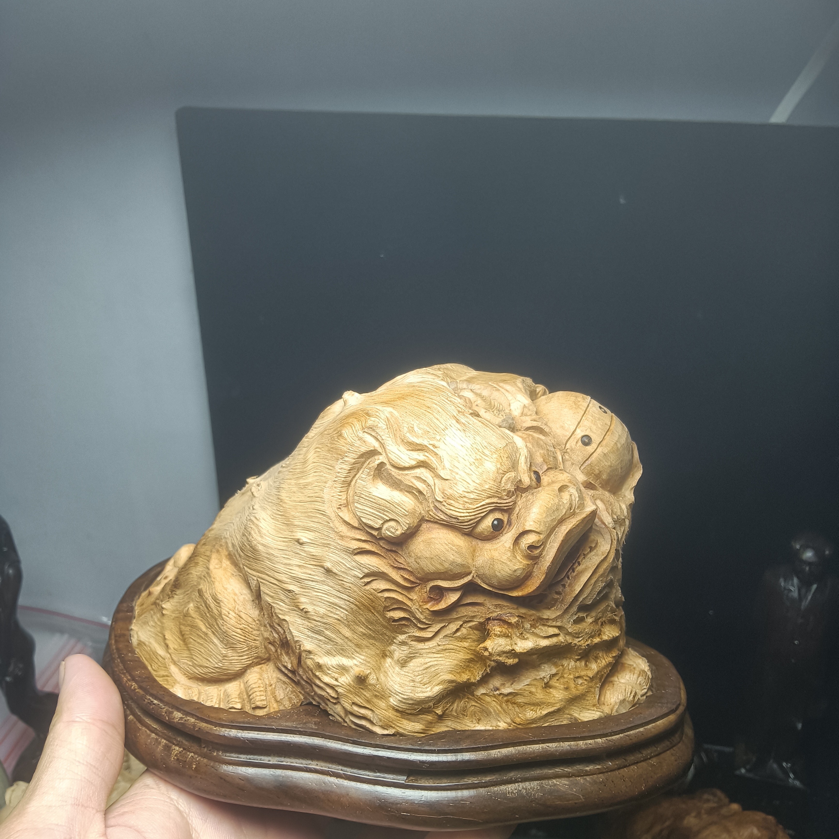 荔枝木纯手工雕刻狮子香炉工艺品