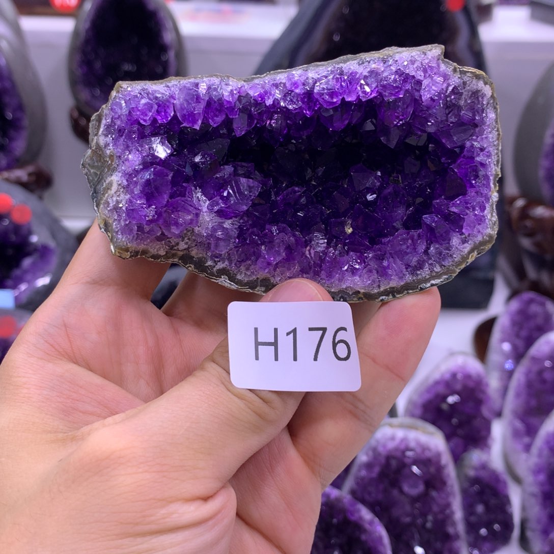 织绣乌拉圭紫水晶摆件176
