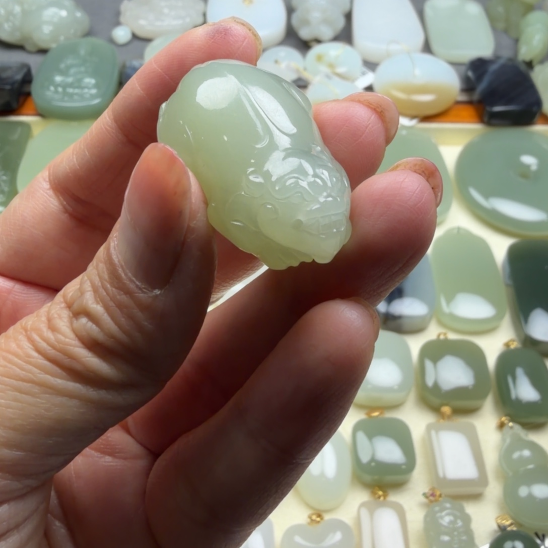 和田玉未镶嵌颈饰