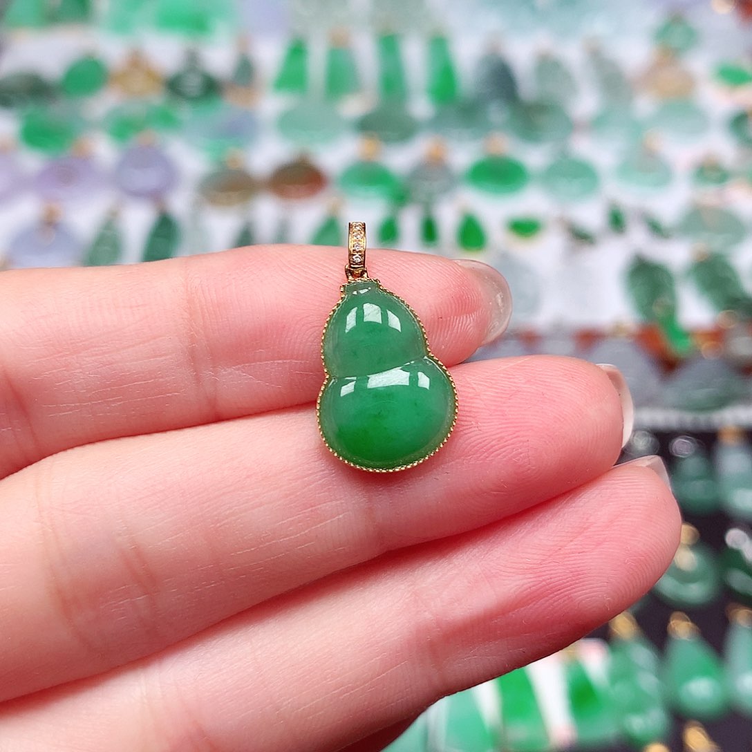 翡翠颈饰18K金镶嵌小*妮天然翡翠A货